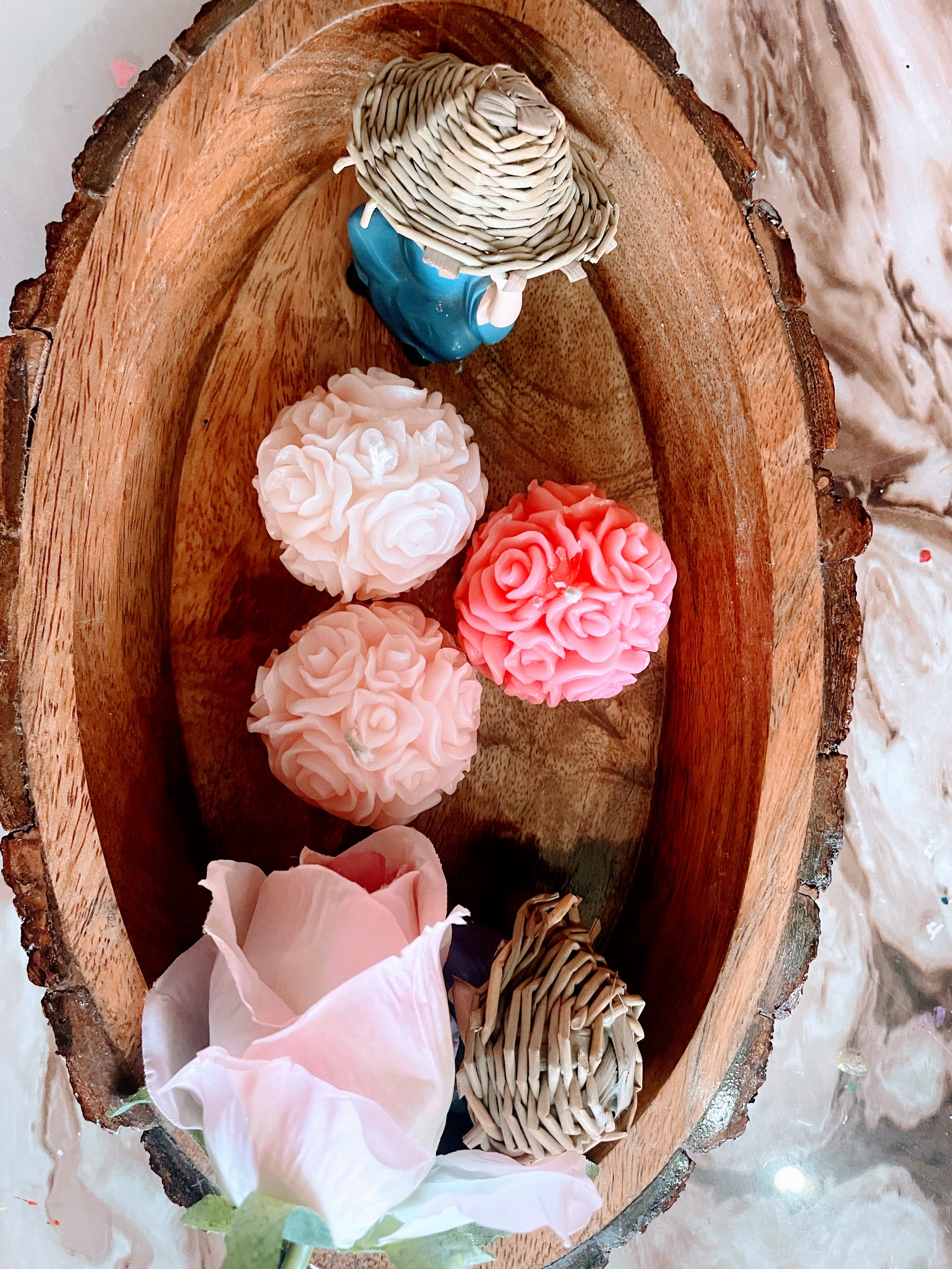Coconut Shell with Mixed Mini Roses