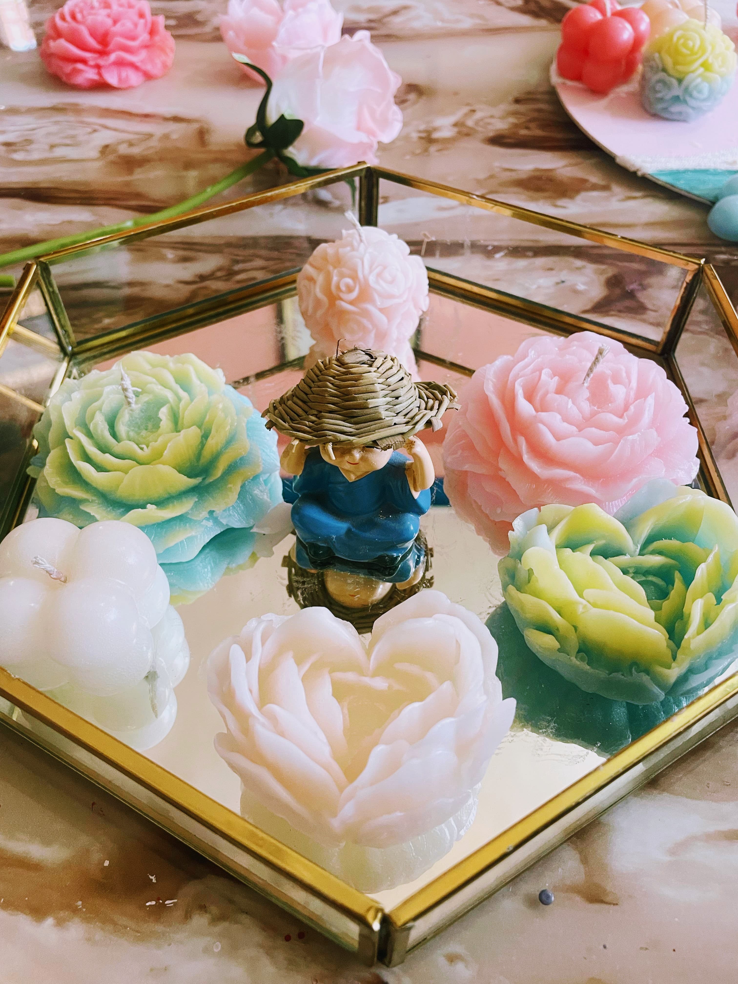 Coconut Shell with Green & Pink Rose Candles